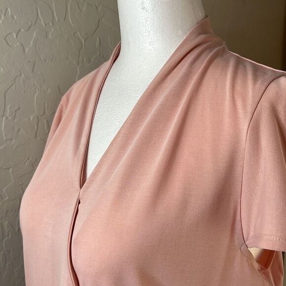 Adrianna Papell pink crossover top with short sleeves. Size small. Stretchy - Picture 3 of 5
